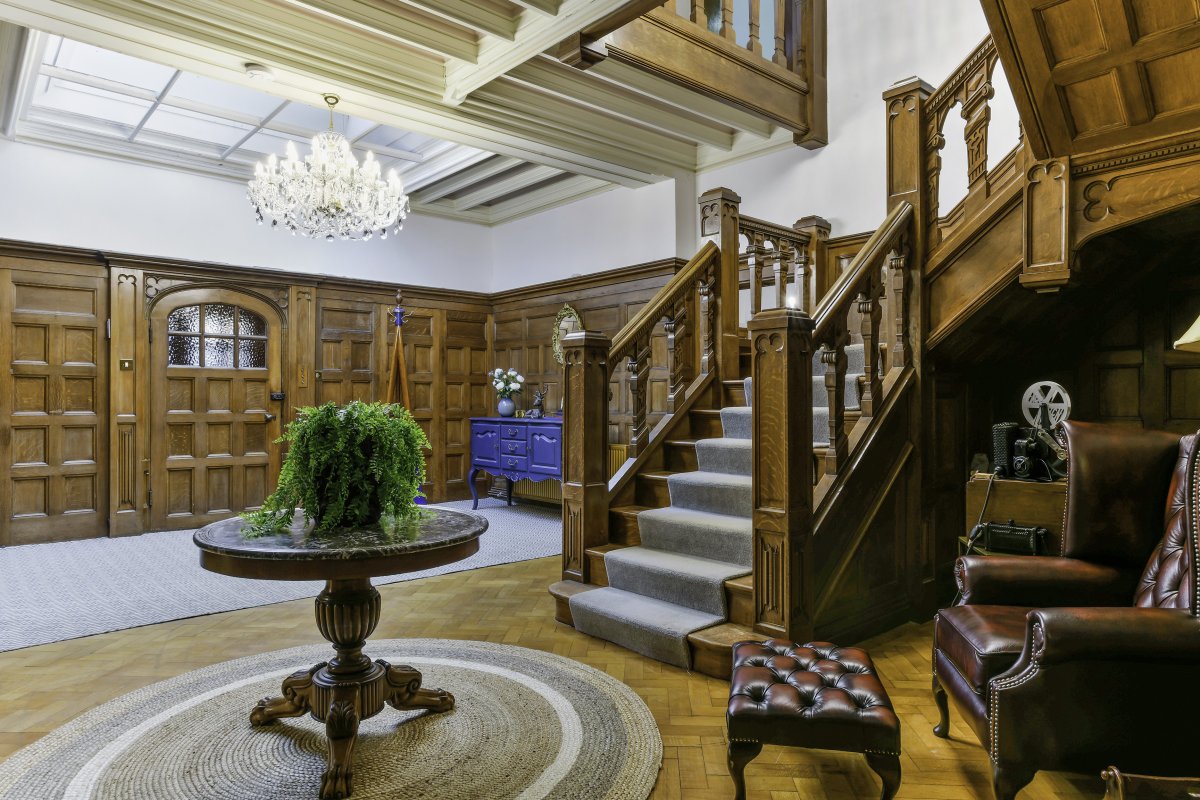 Kingswood Manor, Reigate, Surrey Group